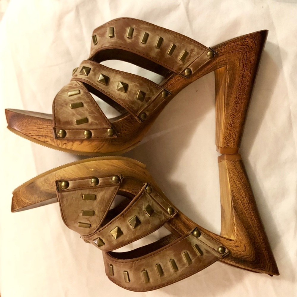 XOXO wooden heeled leather sandals Sz 10